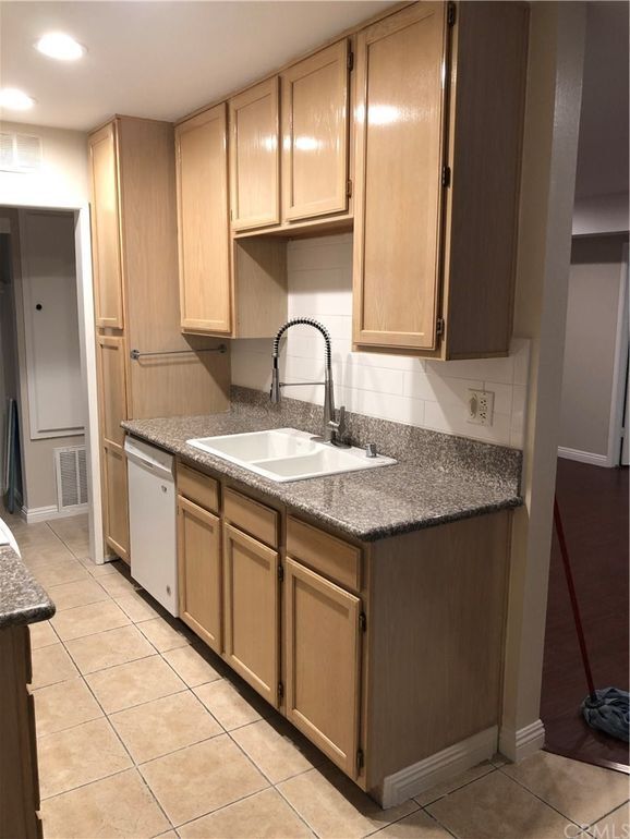 Kitchen - 339 S Catalina Ave