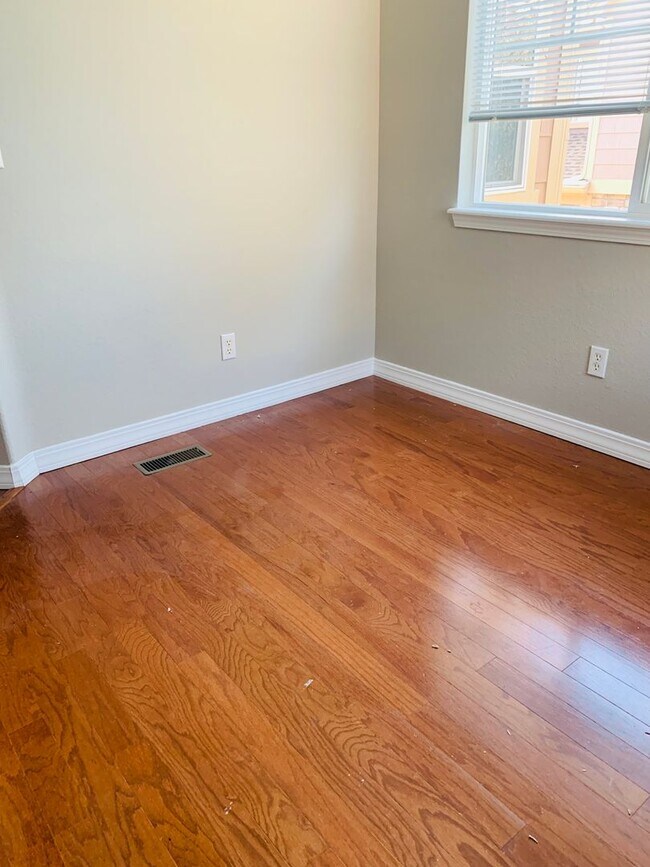 Building Photo - Light & Bright Condo in Redbuck At Sorrel ...