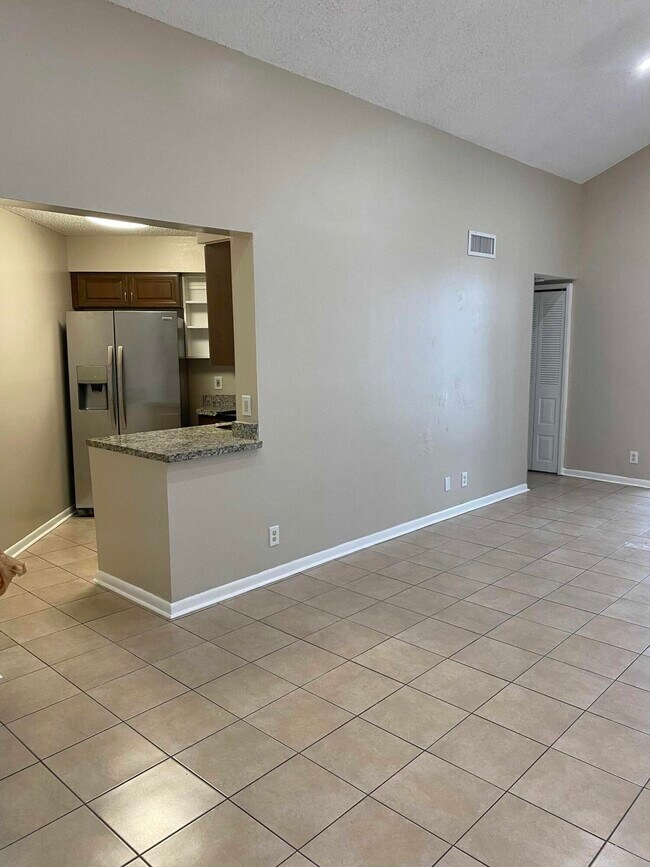 Building Photo - 212  Lake Pointe Drive 314 Oakland Park Fl...