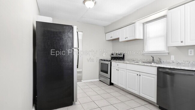 Foto del edificio - 23684 Blackett Ave