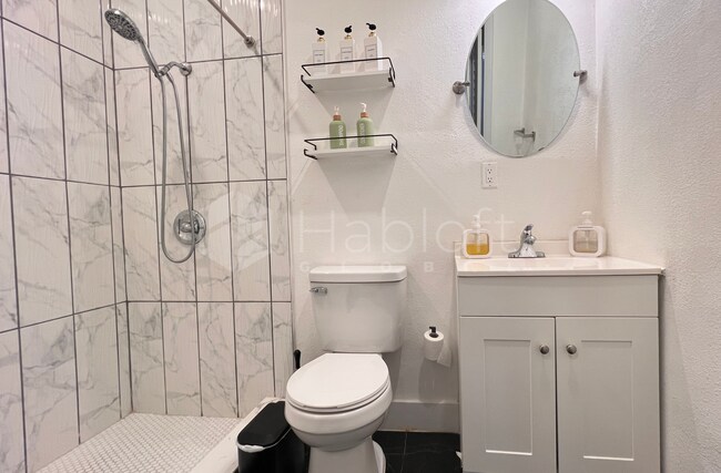 Foto del edificio - 7502 Lakeside Blvd