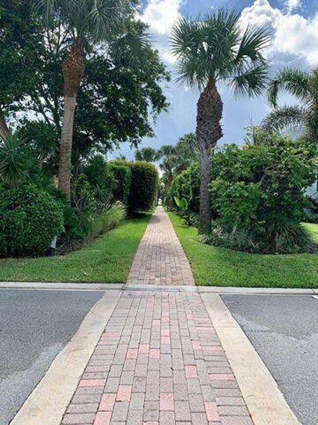 Foto del edificio - 162 Beacon Ln