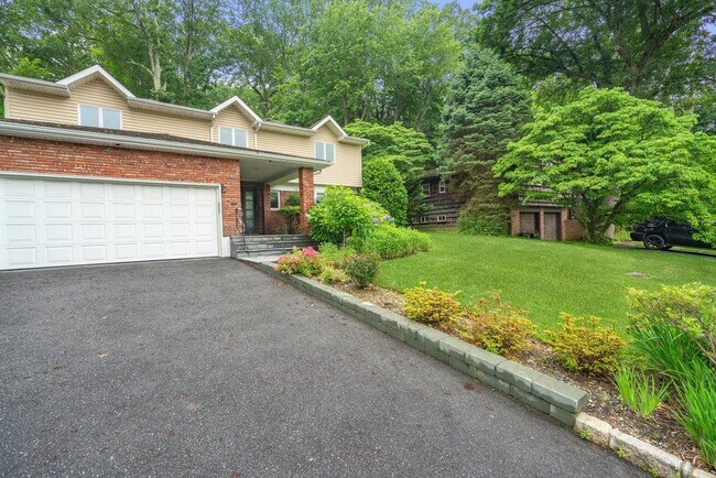 Building Photo - 44 Sandy Hollow Rd