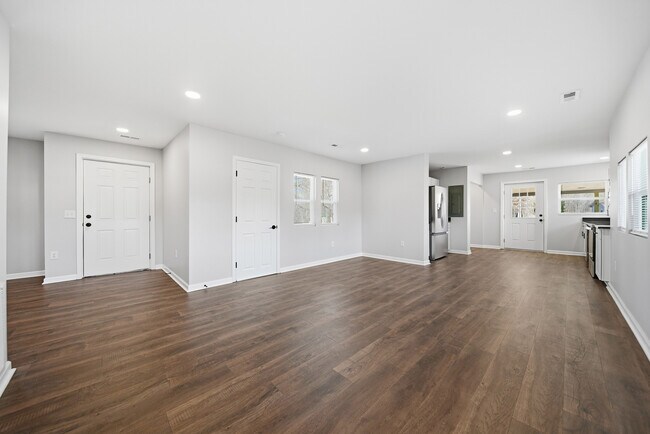 Comedor - 538 Rowe Dr