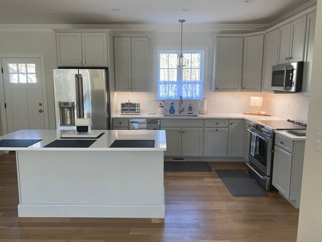 Foto del edificio - 23 Beaver Dam Rd