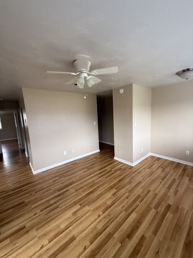 Building Photo - 1313 Airport Dr