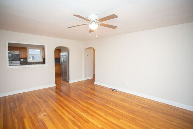 Building Photo - 56 Linwood Ave