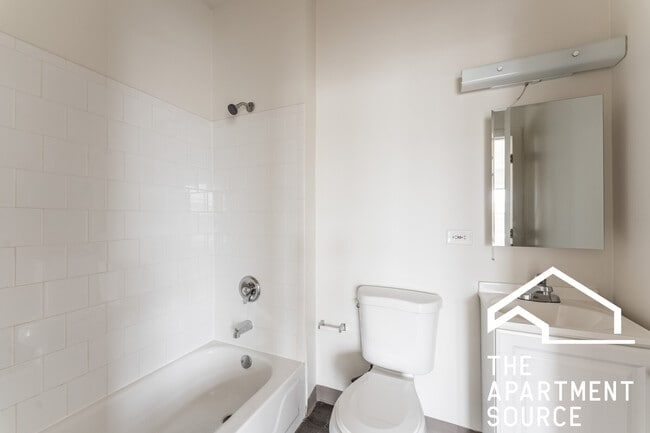 Foto del edificio - 3957 W Irving Park Rd