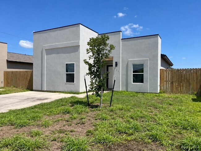 Foto del edificio - 1504 Estudiantes Dr
