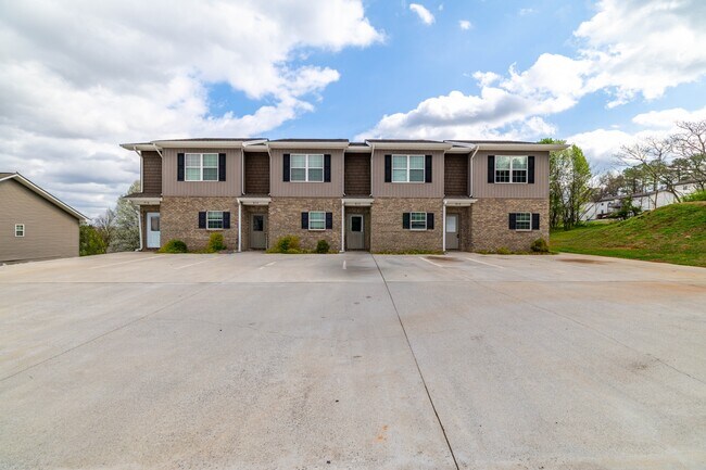 Foto del edificio - 910 Warrior Hill Dr