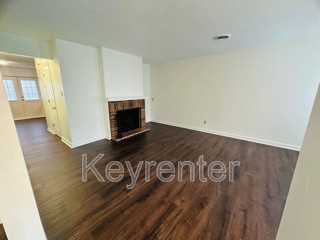 Building Photo - 132 Durwood Rd