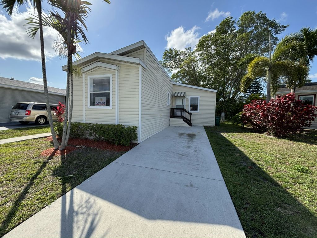 Foto principal - 6402 NW 28th St
