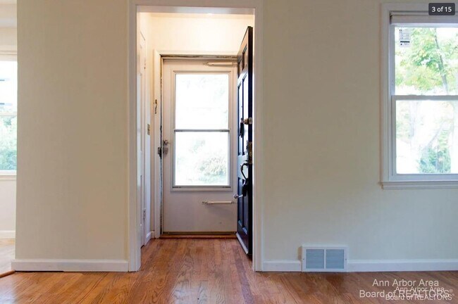 Building Photo - 402 Maple Ridge