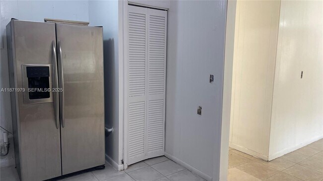 Foto del edificio - 301 N 67th Ave