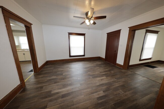 Foto del edificio - 521 Dewey Ave