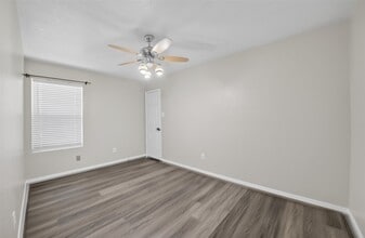 Building Photo - 15506 Fir Woods Ln