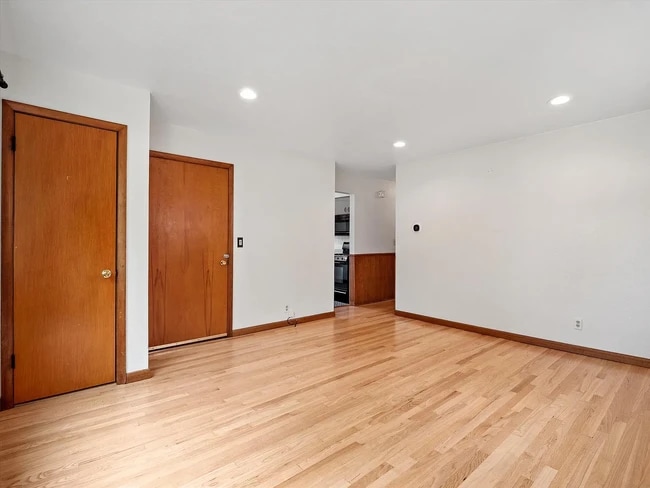 Living Room - 543 W Armour Ave