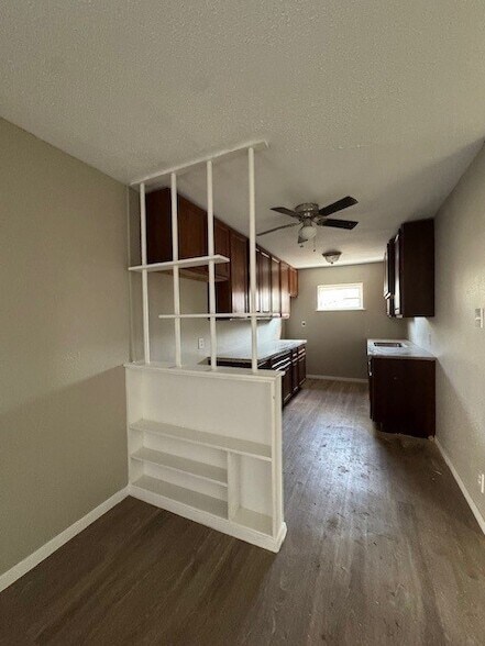 Foto del edificio - 4706 Yellowstone Blvd