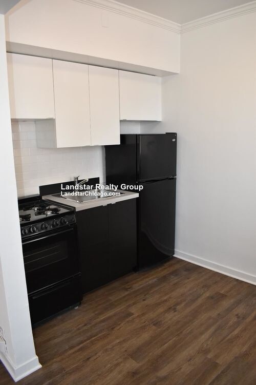 Building Photo - 1940 N Lincoln Ave