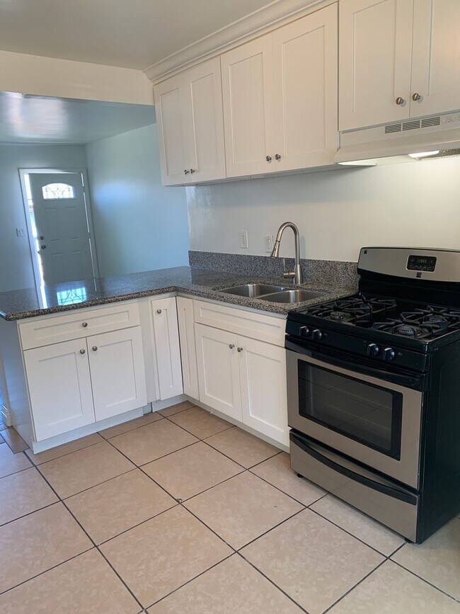 Foto del edificio - For Lease 2+1 Upstairs Duplex Ventura, CA