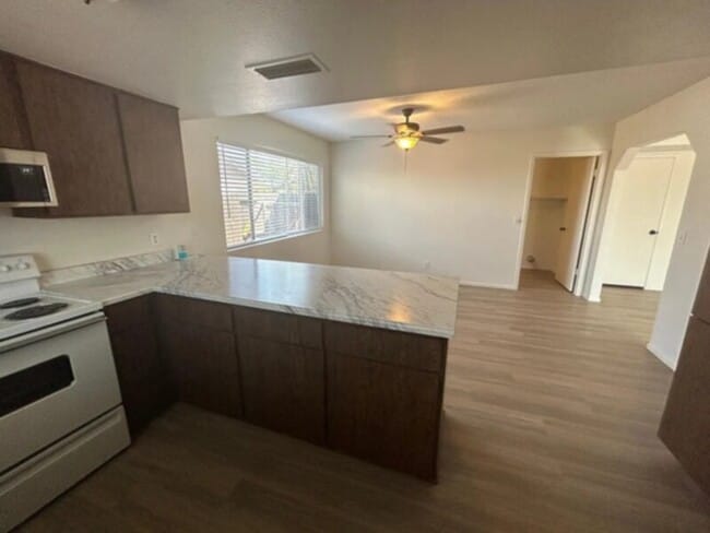 Foto del edificio - 9312 N 74th Dr