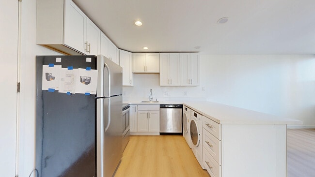 Building Photo - 1507 Carol-105