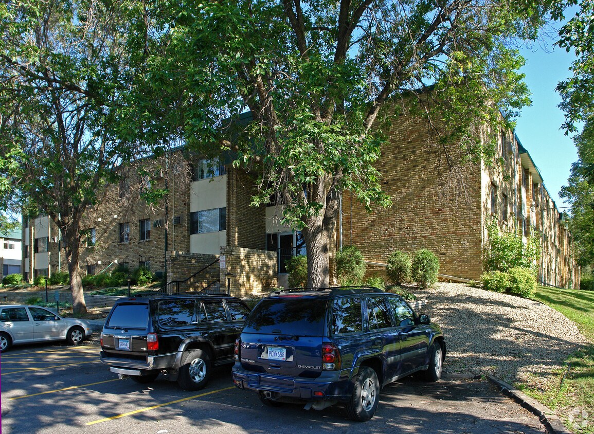 Goldenstar Apartments in Maplewood, MN