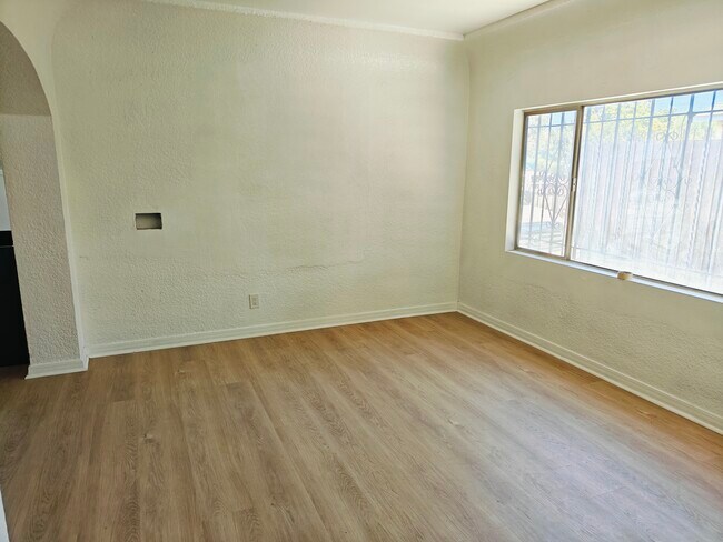 Bedroom 1 - 1016 E Oaks St