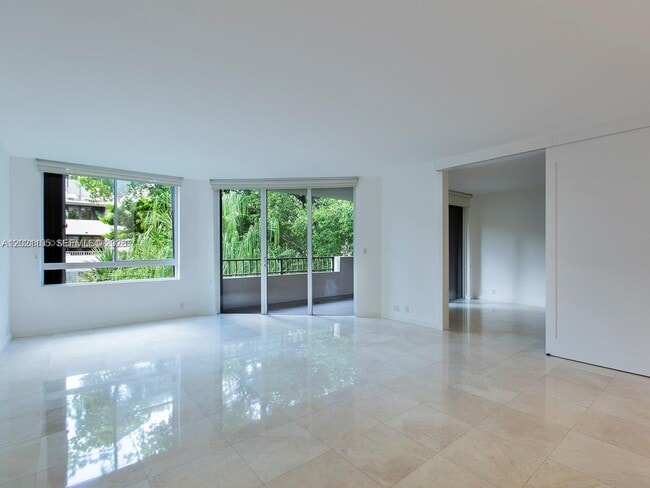 Building Photo - 121 Crandon Blvd