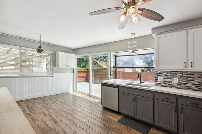 Building Photo - Spacious 3 Bed 2 Bath Townhome in Villa Po...