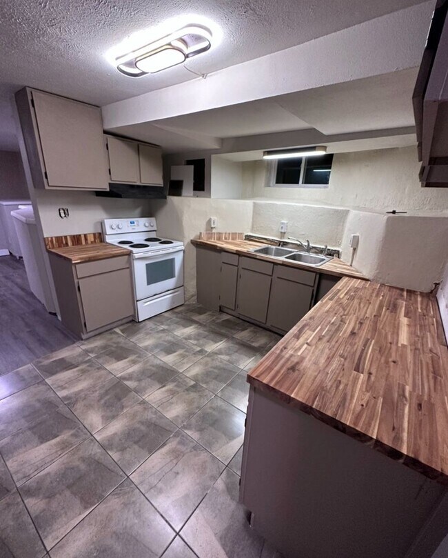 Foto del edificio - 2101 E 16th Ave