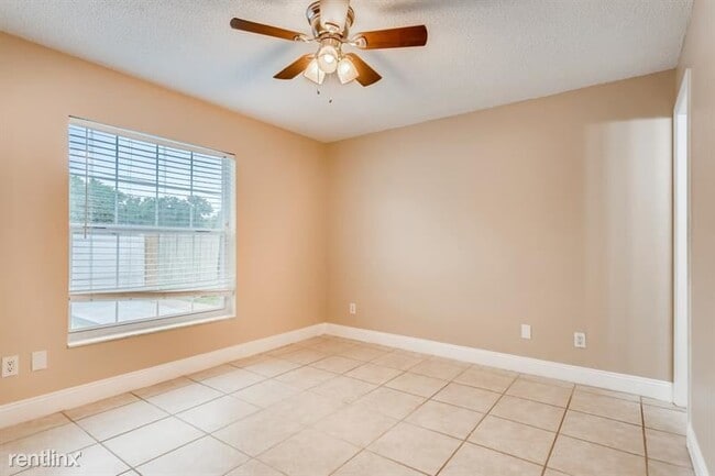 Building Photo - 3 br, 2 bath House - 1423 La Paloma Cir UNIT