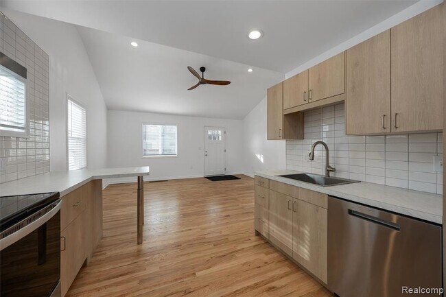 Foto del edificio - 623 E Brockton Ave