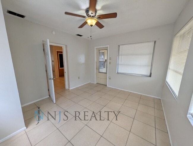 Building Photo - 1209 Maybury Dr