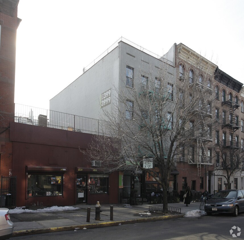 Foto principal - 682 Union St