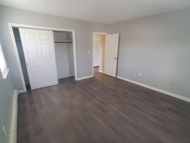 Building Photo - 215 Pearl St