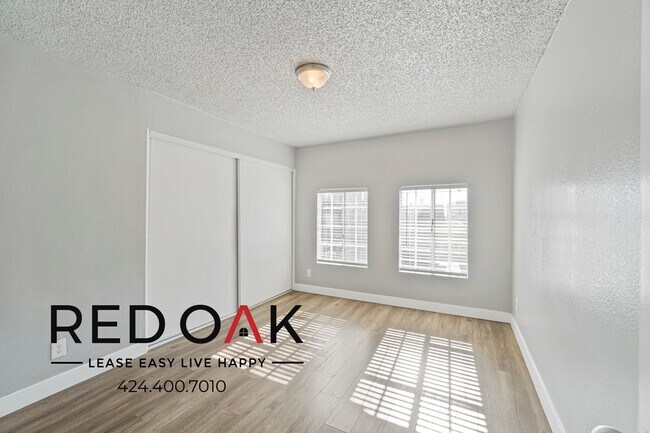 Foto del edificio - ~1 Month FREE~ Delightful Two Bedroom with...