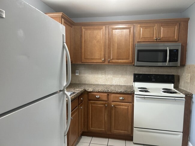 Building Photo - 729 Lori Dr