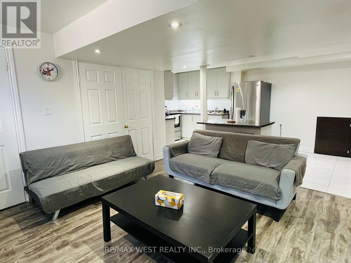 Photo du bâtiment - 76 Lexington Rd