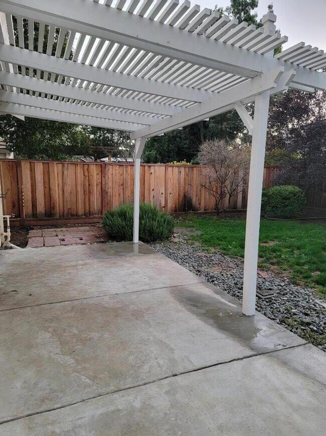 Building Photo - 9355 Lariat Dr