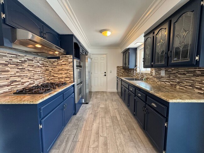 Foto del edificio - Beautiful 3Bd/2Ba Home With Pool Located I...