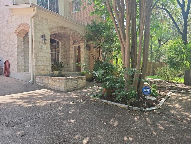 Foto del edificio - 11305 Taylor Draper Ln