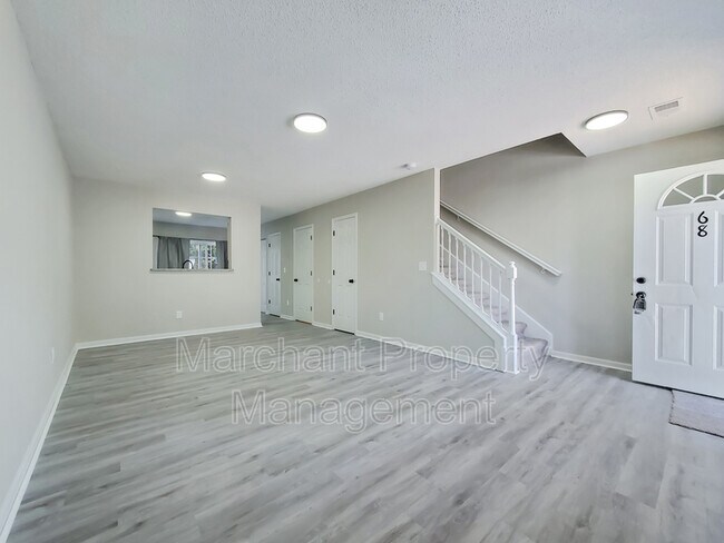 Building Photo - 68 Buff St