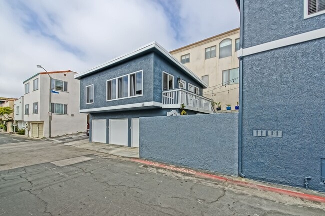 Building Photo - 1 HOUSE FROM BEACH! CHARMING, DETACHED UNIT W/ OCEAN VIEWS & 1-CAR GARAGE IN WALKSTREET TRIPLEX!