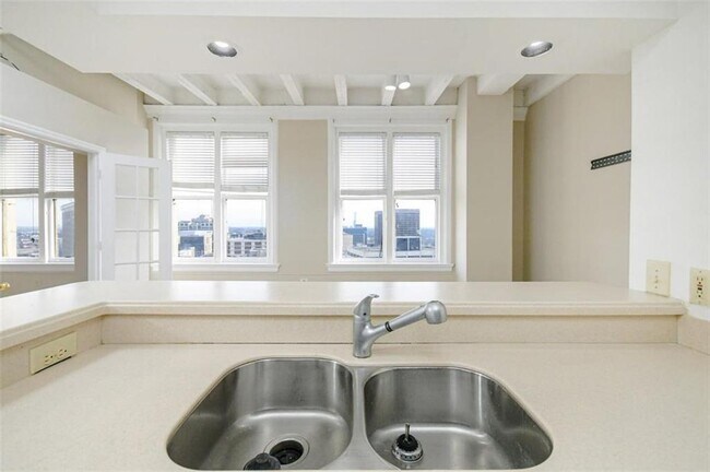 Building Photo - 32 Peachtree St NW