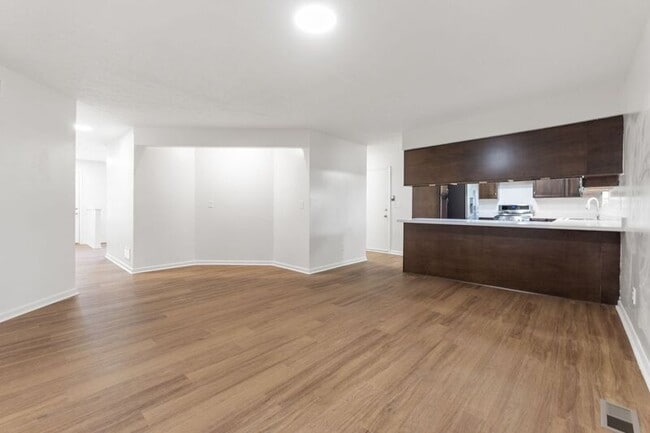 Foto del edificio - 1360 Yorkland Rd