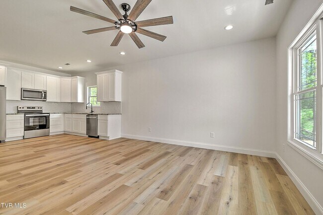 Foto del edificio - 703 Swadley Rd