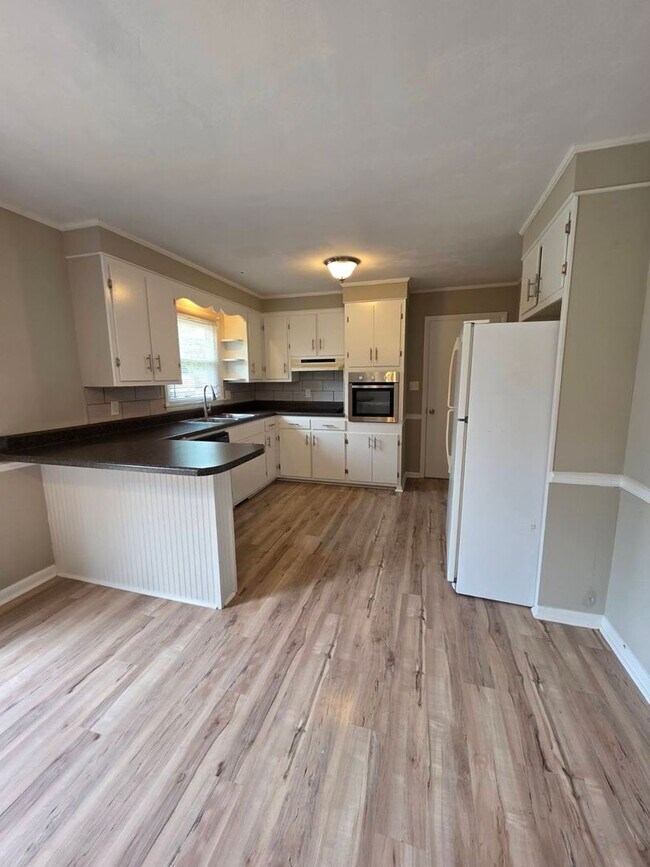 Building Photo - Single Family Home