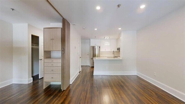 Foto del edificio - 300 Johnson Ferry Rd