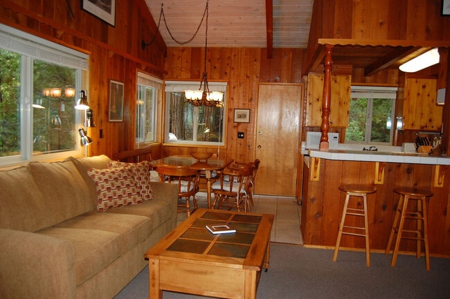 Building Photo - 8005 Cedar Cir